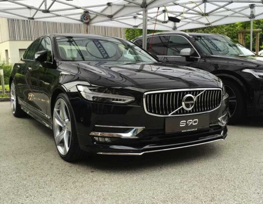 Limousine Service to Logan Airport